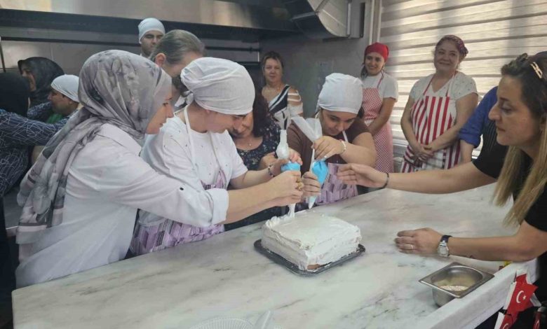 Bornova Halk Eğitim Merkezi’nde pasta atölyesi buluşması 1 bornova halk egitim merkezinde pasta atolyesi bulusmasi 2572ad1fbd09 |