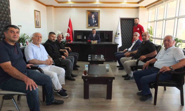 Burhaniye’de Elazığlılar Kaymakam Atilla’yı ziyaret etti 1 burhaniyede elaziglilar kaymakam atillayi ziyaret etti 303aad588bfa |