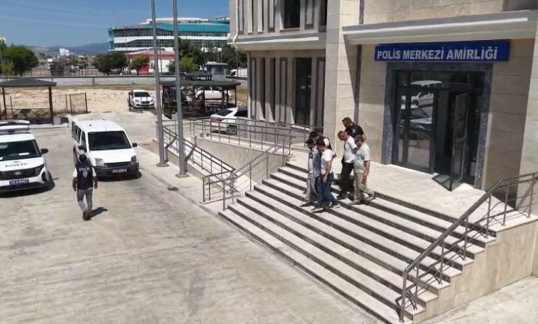 Bursa’da 20 yıl cezasıyla aranan şahıs yakalandı 1 bursada 20 yil cezasiyla aranan sahis yakalandi 19ea56e7629e |