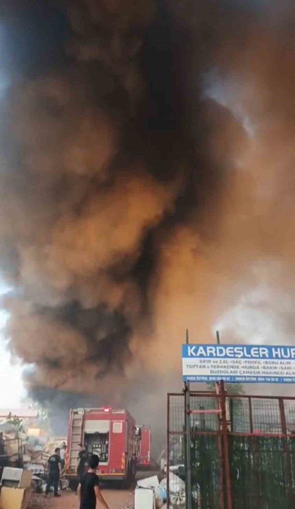 bursada geri donusum tesisinde yangin gokyuzunu siyah dumanlar kapladi 382f12077418 |