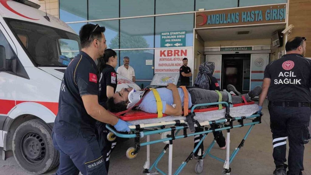 bursada hafif ticari arac kamyonetle carpisti 3 yarali 8f5385fb3c00 |