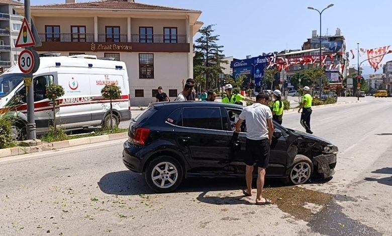bursada iki arac kafa kafaya carpisti 4 yarali abda52ea1427 |