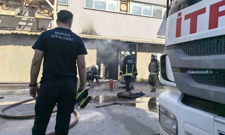 Bursa’da mobilya fabrikası alev alev yandı 1 bursada mobilya fabrikasi alev alev yandi 074f8502948d |
