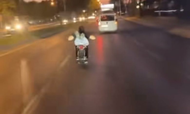 bursada motosiklete uzanarak gitti canini hice saydi 221b6b54a66c |