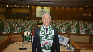 bursaspor taraftarindan mustafa bozbeye tesekkur yagmuru 0ef9ca2e71d2 |