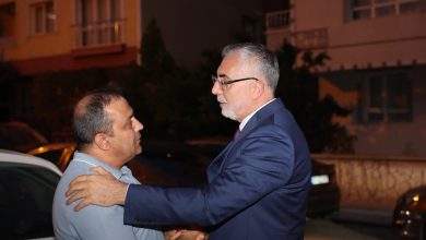 calisma ve sosyal guvenlik bakani isikhan 15 temmuz sehidi yakup kozanin ailesini ziyaret etti 0d29a803a5ad |