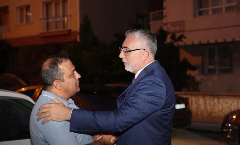 calisma ve sosyal guvenlik bakani isikhan 15 temmuz sehidi yakup kozanin ailesini ziyaret etti 0d29a803a5ad |