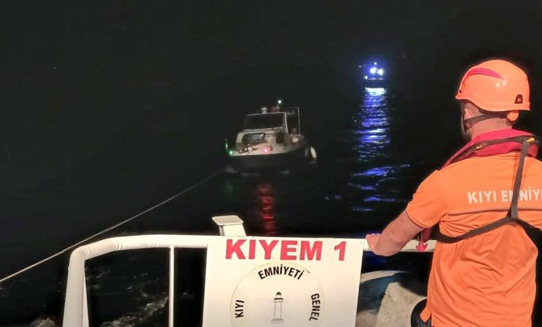 canakkale bogazinda dumen arizasi nedeniyle suruklenen tekne kurtarildi c1b10634afc4 |