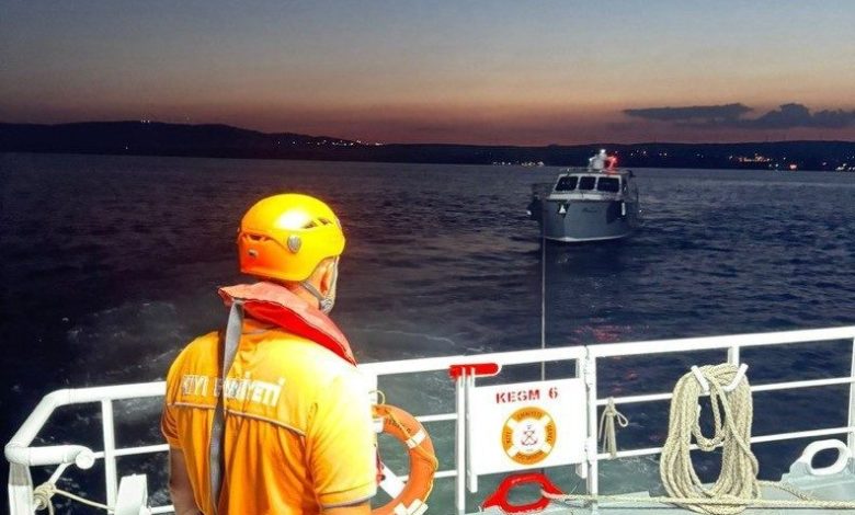 Çanakkale Boğazı’nda sürüklenen teknedeki 6 kişi kurtarıldı 1 canakkale bogazinda suruklenen teknedeki 6 kisi kurtarildi eb1af1c9a205 |