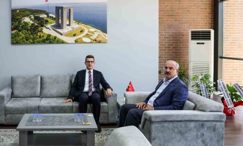 canakkale valisi toraman ezine kaymakami kaptanoglu ile bir araya geldi 1d6e757453d3 |