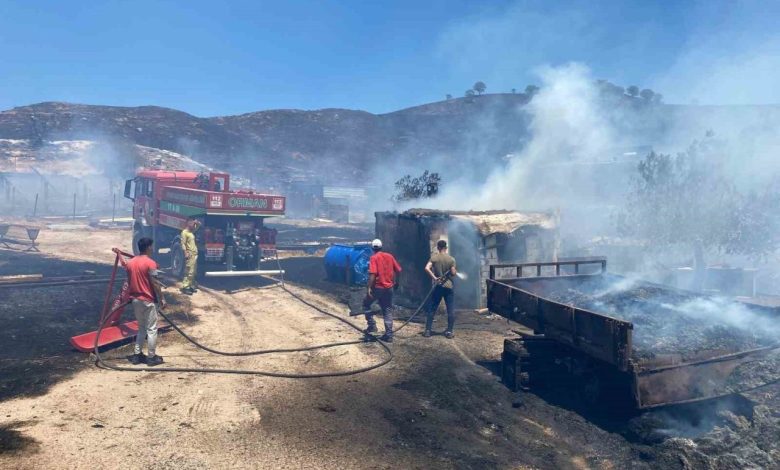 canakkalede makilik alanda cikan yanginda ahir agil ve traktor romorklari yandi 8ac792a31311 |