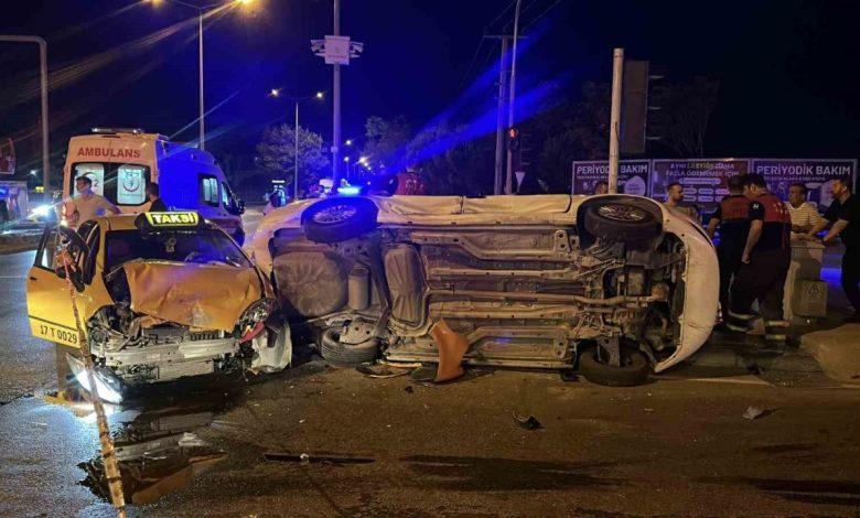 canakkalede ticari taksi ve otomobil carpisti 8 yarali 543f22fa14c3 |