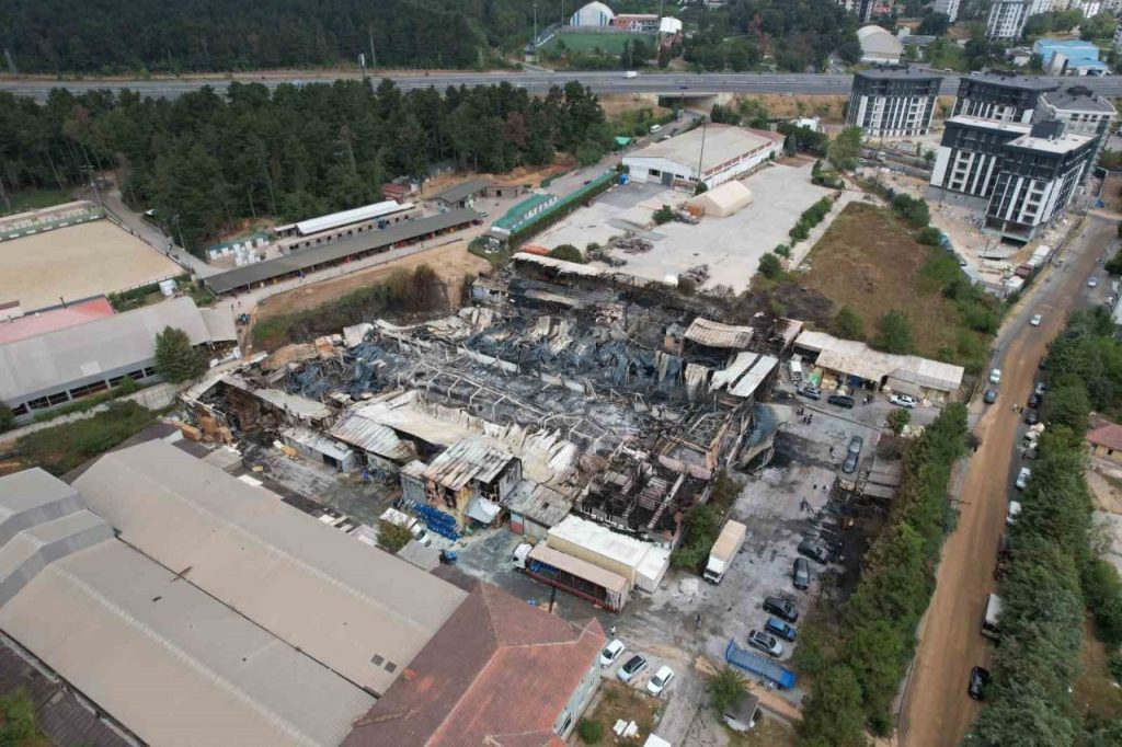 cekmekoyde yanarak kule donen sunger fabrikasi havadan goruntulendi 1495d6119a77 |