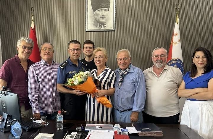cesmeli gazetecilerden emniyet muduru kenara ziyaret 1ebc8ff6177f |
