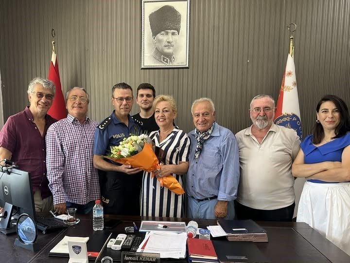 cesmeli gazetecilerden emniyet muduru kenara ziyaret 1ebc8ff6177f |