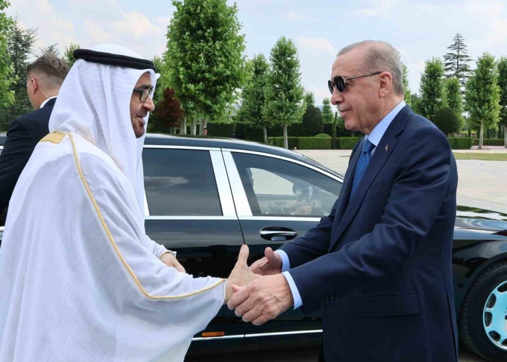 cumhurbaskani erdogan bae devlet baskani al nahyani torenle karsiladi 081ee997598a |