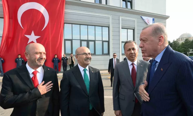 Cumhurbaşkanı Erdoğan: "Devletine ihanet edenler, milletine kurşun sıkanlar, ruhunu 1 dolara satan alçaklar bunun bedelini mutlaka ödeyecekler" 1 cumhurbaskani erdogan devletine ihanet edenler milletine kursun sikanlar ruhunu 1 dolara satan alcaklar bunun bedelini mutlaka odeyecekler c8fa8fd726d1 |