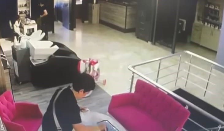 eltisi tarafindan icecegine ilac karistirilan kadin olumden dondu o anlar kameraya yansidi 9e21db90f02b |