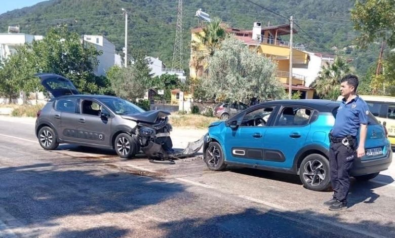 erdekte iki arac kafa kafaya carpisti 5 yarali d06ecc9905d5 |