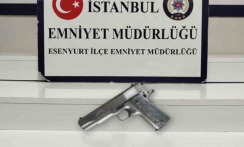 Esenyurt’ta ayağı alçılı bir şüpheli tartıştığı sürücüye ateş açtı: O anlar kamerada 1 esenyurtta ayagi alcili bir supheli tartistigi surucuye ates acti o anlar kamerada bfbcf4747f42 |
