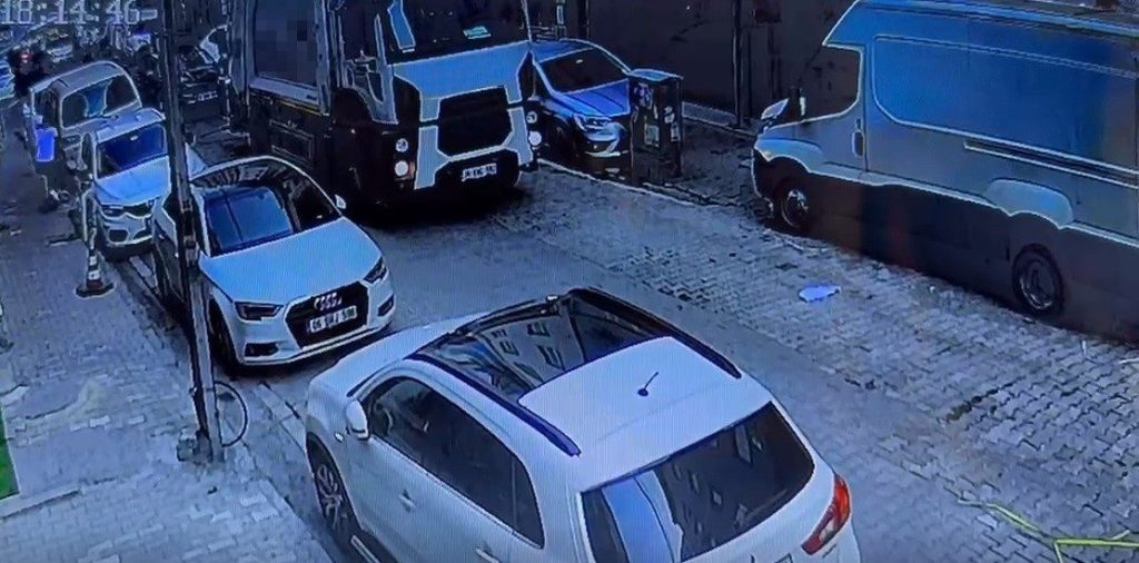 esenyurtta cocuga cop kamyonunun carpmasi sonucu oldugu olayin yeni goruntuler ortaya cikti 251d454379e7 |