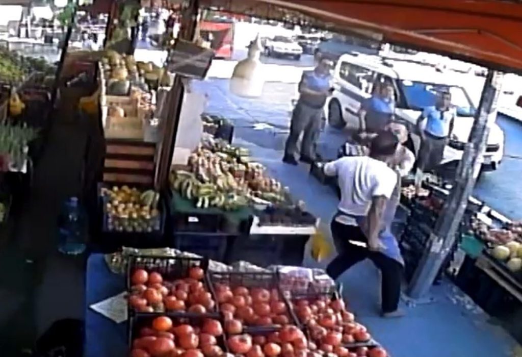 esenyurtta market calisani zabitaya bicakla saldirdi fe2e75879cfc |