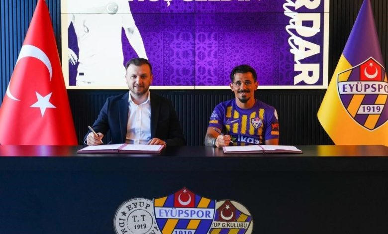 Eyüpspor, Serdar Gürler ile 2 yıllık sözleşme imzaladı 1 eyupspor serdar gurler ile 2 yillik sozlesme imzaladi d01031e5c6de |