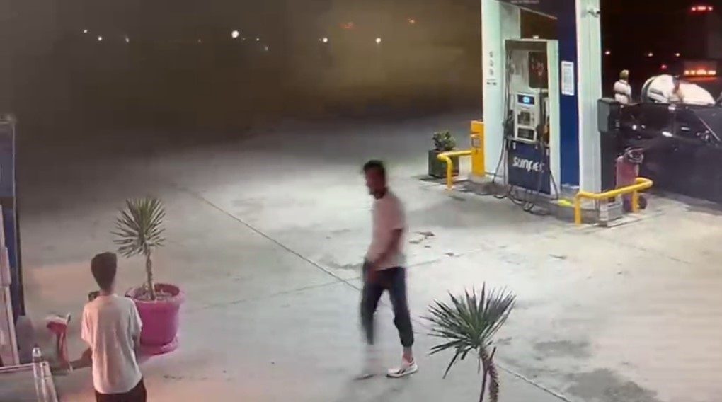 fetocu kundakci parki tutusturdugu benzinleri boyle almis f13d5d7d10ea |