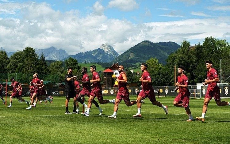 Galatasaray, yeni sezon hazırlıklarını sürdürdü 1 galatasaray yeni sezon hazirliklarini surdurdu dc628da25717 |