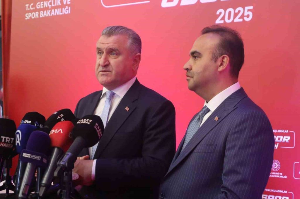 genclik ve spor bakani bak ile sanayi ve teknoloji bakani kacir bigg spor odulleri torenine katildi 40ab0c79668c |