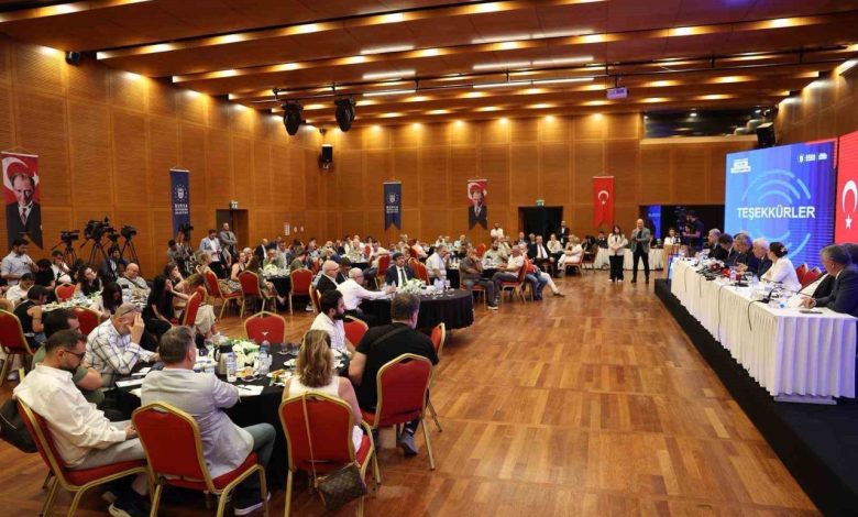"Gülüp geçiyorum. Kamu ve vatandaşımızın menfaati dışında hiç bir işe imza atmadık. Biz ne yaptığımızı biliyoruz" 1 gulup geciyorum kamu ve vatandasimizin menfaati disinda hic bir ise imza atmadik biz ne yaptigimizi biliyoruz a1c2c82f8299 |
