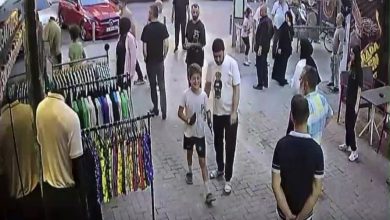 guzellik merkezi anketoru brosur verdigi kadinin yanindaki sahisla kavga etti kavgayi ayirmak isteyen esnafa anketorcu sahis yumruk atti a13fb211777e |