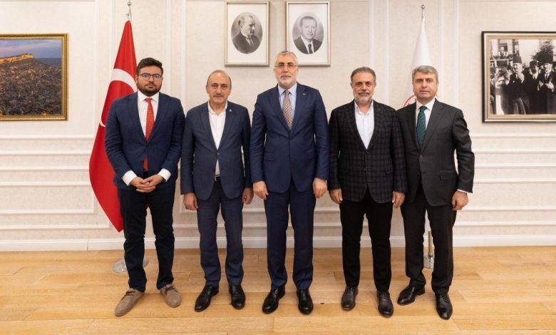hak is kcp koordinasyon kurulundan bakan isikhana ziyaret 9464f581d55c |