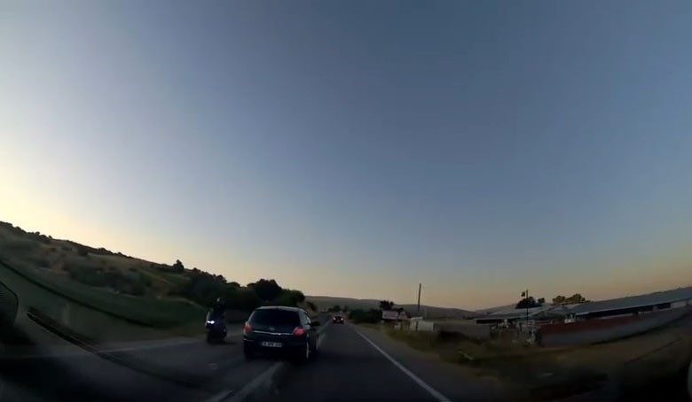 hatali sollama yapan otomobil motosikleti ezmekten kil payi kurtuldu ec4c2491095a |