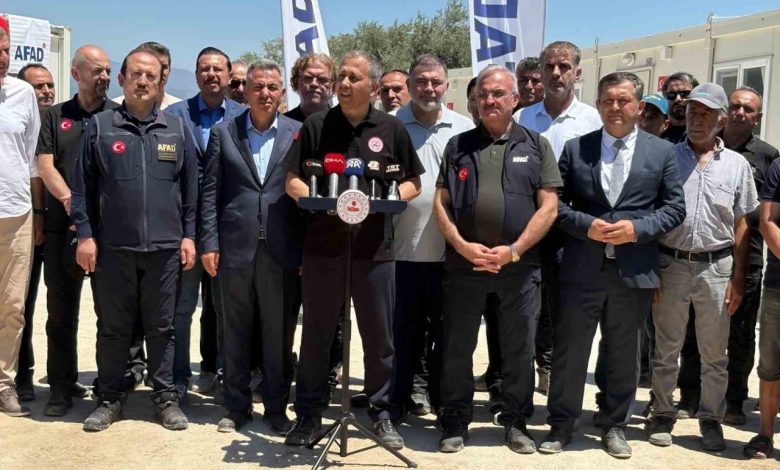 icisleri bakani yerlikaya izmirde yanan koyleri ziyaret etti 13463f5535c3 |