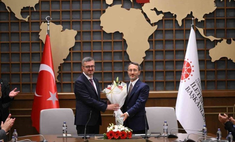 İletişim Başkanlığı’nda devir teslim: Fahrettin Altun görevini Burhanettin Duran’a devretti 1 iletisim baskanliginda devir teslim fahrettin altun gorevini burhanettin durana devretti 6ae4abe96fc9 |