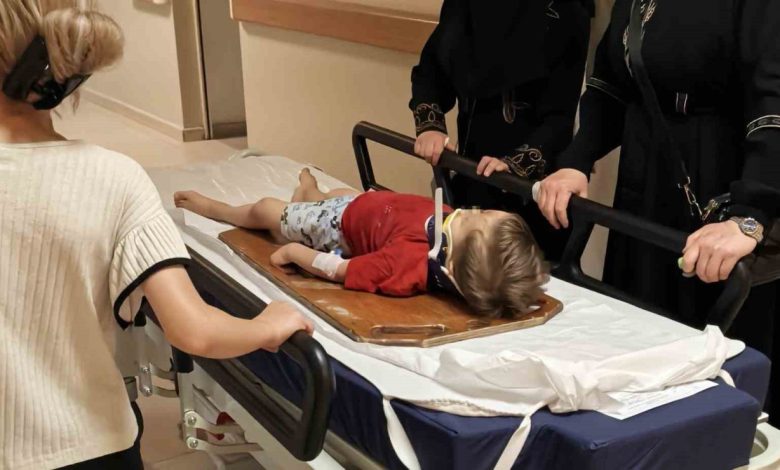 İnegöl’de balkondan düşen 3 yaşındaki çocuk ağır yaralandı 1 inegolde balkondan dusen 3 yasindaki cocuk agir yaralandi 691f903b3569 |