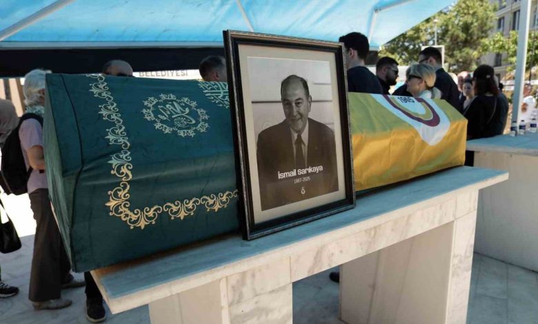 İsmail Sarıkaya son yolcuğuna uğurlandı 1 ismail sarikaya son yolcuguna ugurlandi e7d661c33c53 |