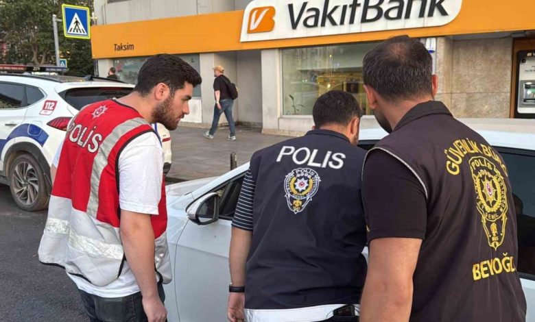 İstanbul’da helikopter destekli "huzur uygulaması" 1 istanbulda helikopter destekli huzur uygulamasi 4fe39e16a579 |