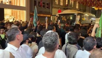 istiklal caddesinde toplanan grup leman dergisini protesto etti 15d0165be678 |