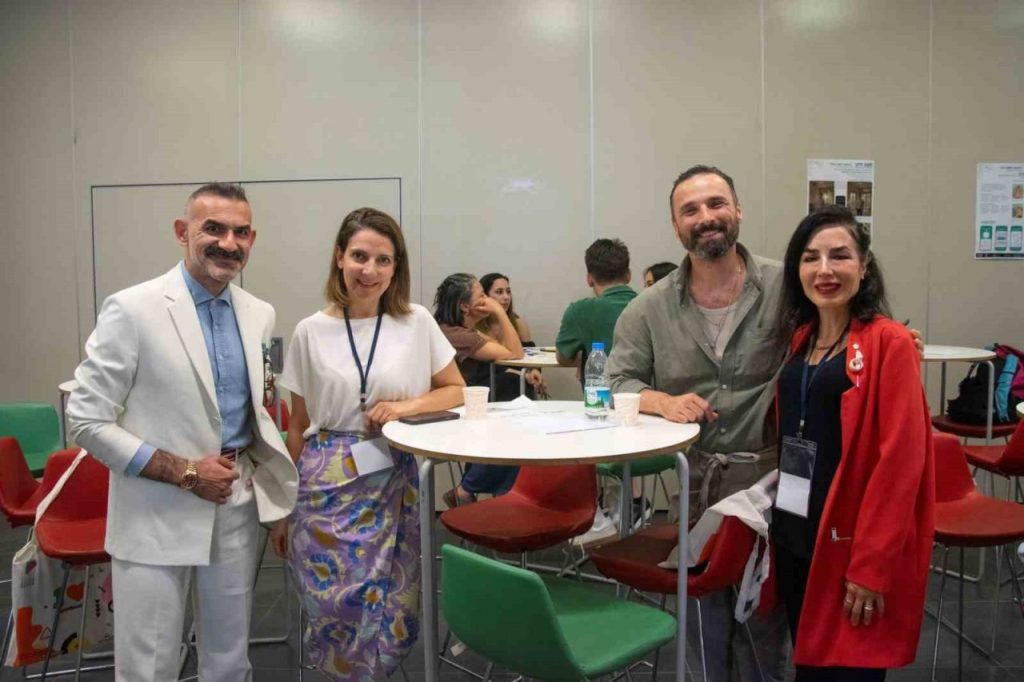 izmir ekonomide tasarim zirvesi 10235f4868a7 |