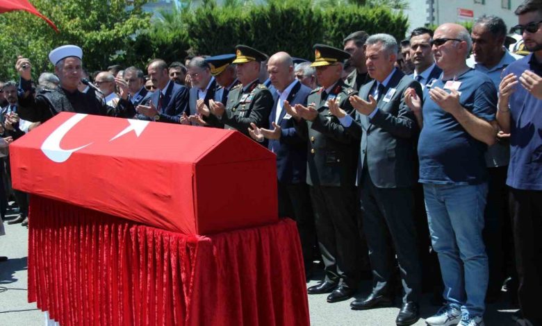 İzmir, Şehit Üsteğmen Ege Akar’ı dualarla son yolculuğuna uğurladı 1 izmir sehit ustegmen ege akari dualarla son yolculuguna ugurladi 4106073f74ca |
