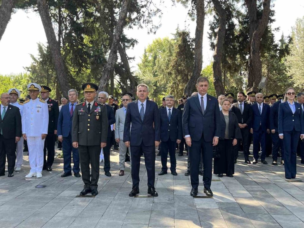 izmirde 15 temmuz sehitleri dualarla anildi 284e68708a1f |