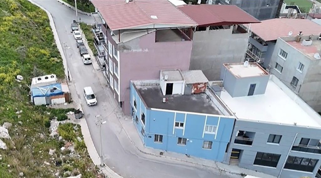 izmirde 95 adrese safak vakti baskin 133 gozalti 82f631223f8b |