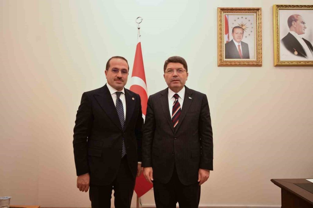 izmire yeni adliye hizmet binasi 66e045b42c47 |