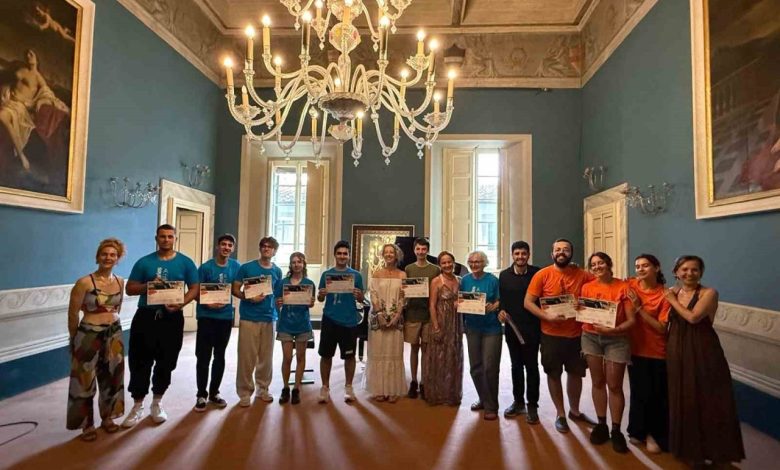 İzmirli genç sanatçılar İtalya’da sahnede 1 izmirli genc sanatcilar italyada sahnede 90c373fcb5c4 |