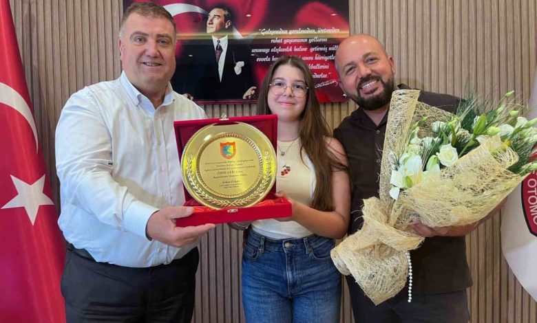 İzmirli Özde, LGS’de Türkiye birincisi oldu 1 izmirli ozde lgsde turkiye birincisi oldu 404d92b17f4e |