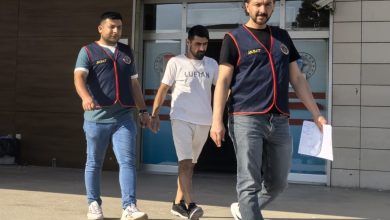 jandarma aranan zanliyi kiz arkadasiyla kafede cay icerken yakaladi 78392fd76353 |