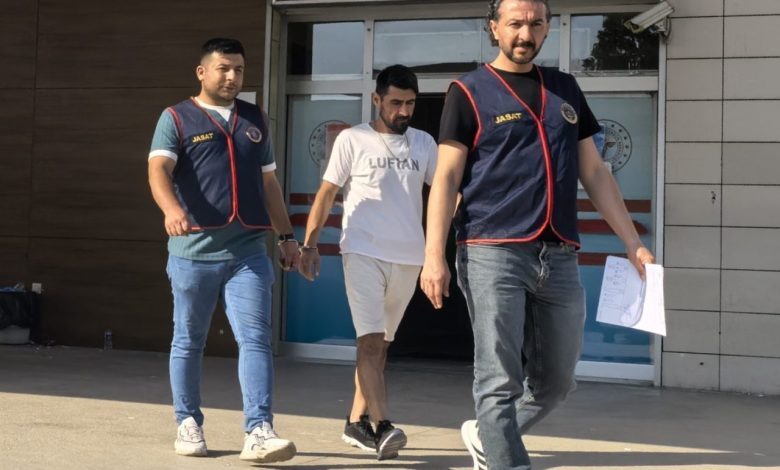 jandarma aranan zanliyi kiz arkadasiyla kafede cay icerken yakaladi 78392fd76353 |