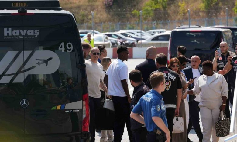 Jhon Duran, İstanbul’a geldi 1 jhon duran istanbula geldi 24a4546565af |